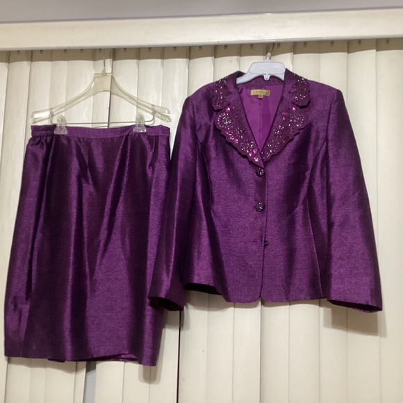 Ladies plus size purple suit - Picture 1 of 5
